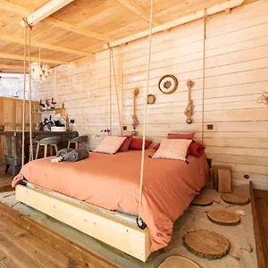 Insolite Domaine Forrest Loire Bed & Breakfast